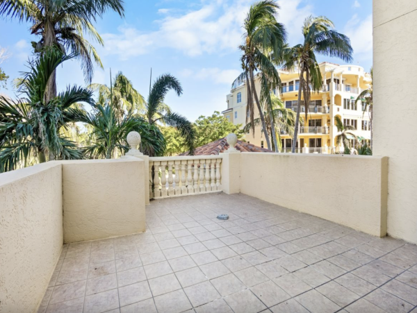 Ultra Posh South end Condo with Private Pool and Spa